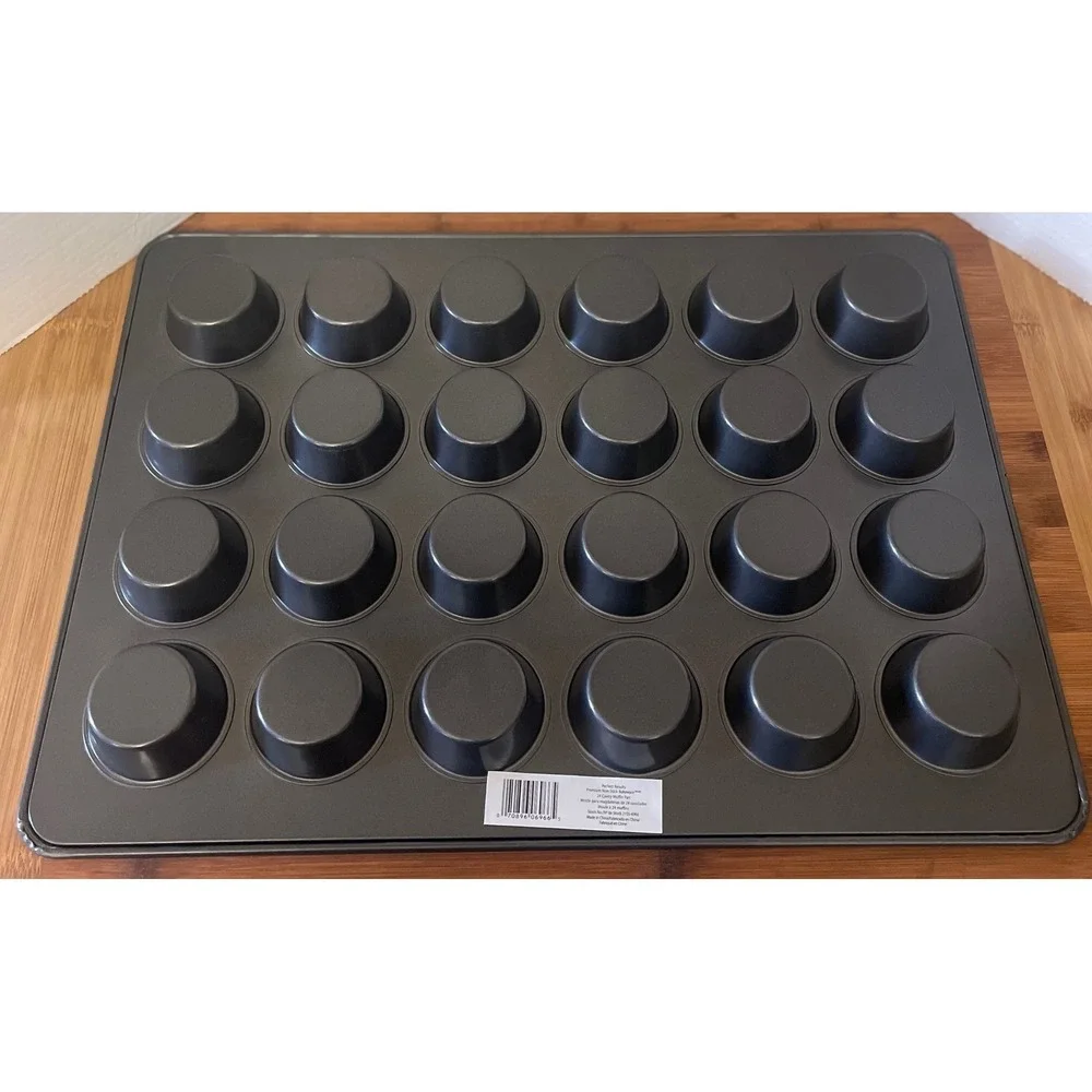 Wilton Perfect Results 24 Cavity Muffin Pan Non-Stick Gray Steel‎ 2105-6966